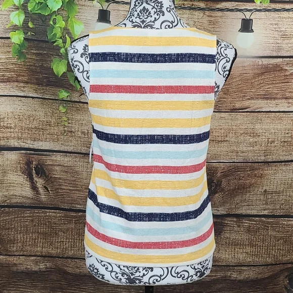 Old Navy Striped Tie-Front Button Tank Top - Picture 8 of 11